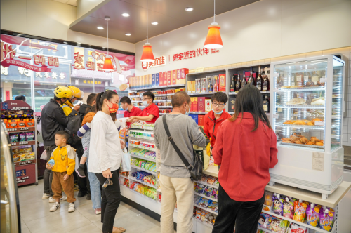 “首个被AI老板开除的人类员工”(图1)